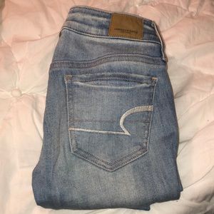 Light Wash American Eagle Jeans
